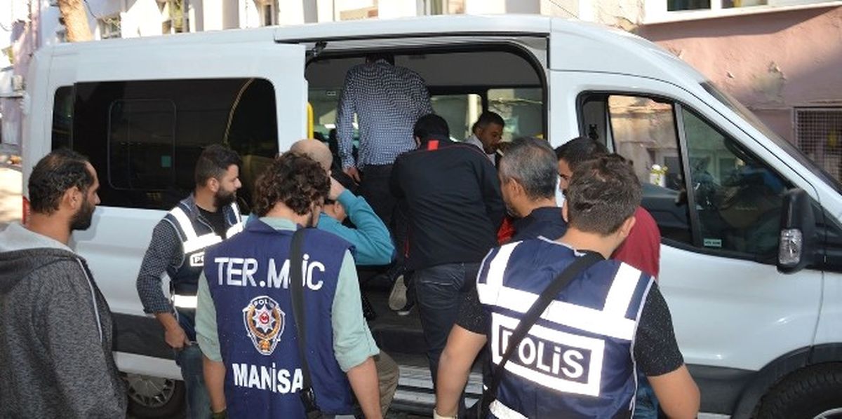 Manisa\'da 13 Polis Tutuklandı