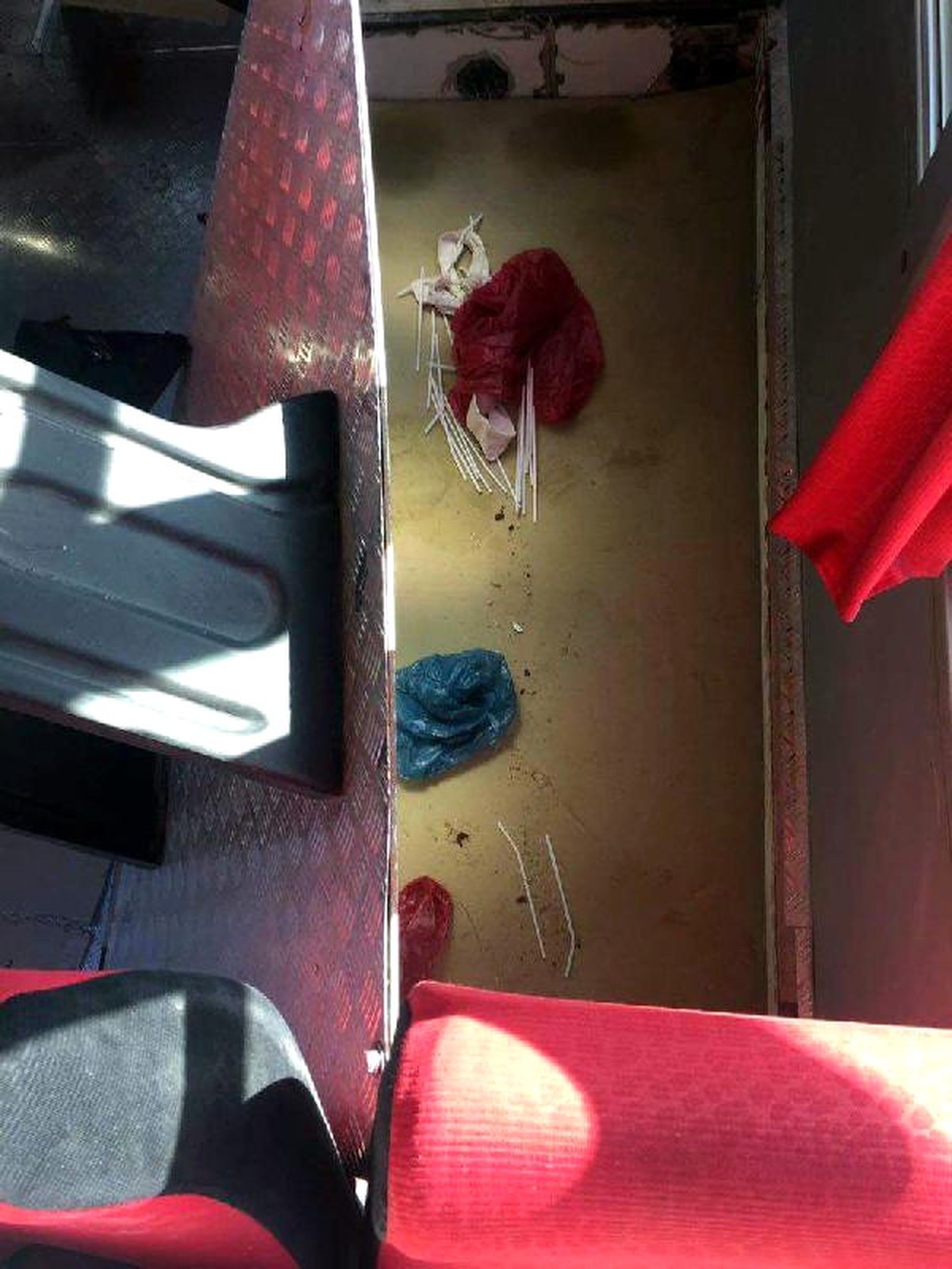 Minibüsün Gizli Bölmesinden PKK'lı 2 Kadın Terörist Çıktı