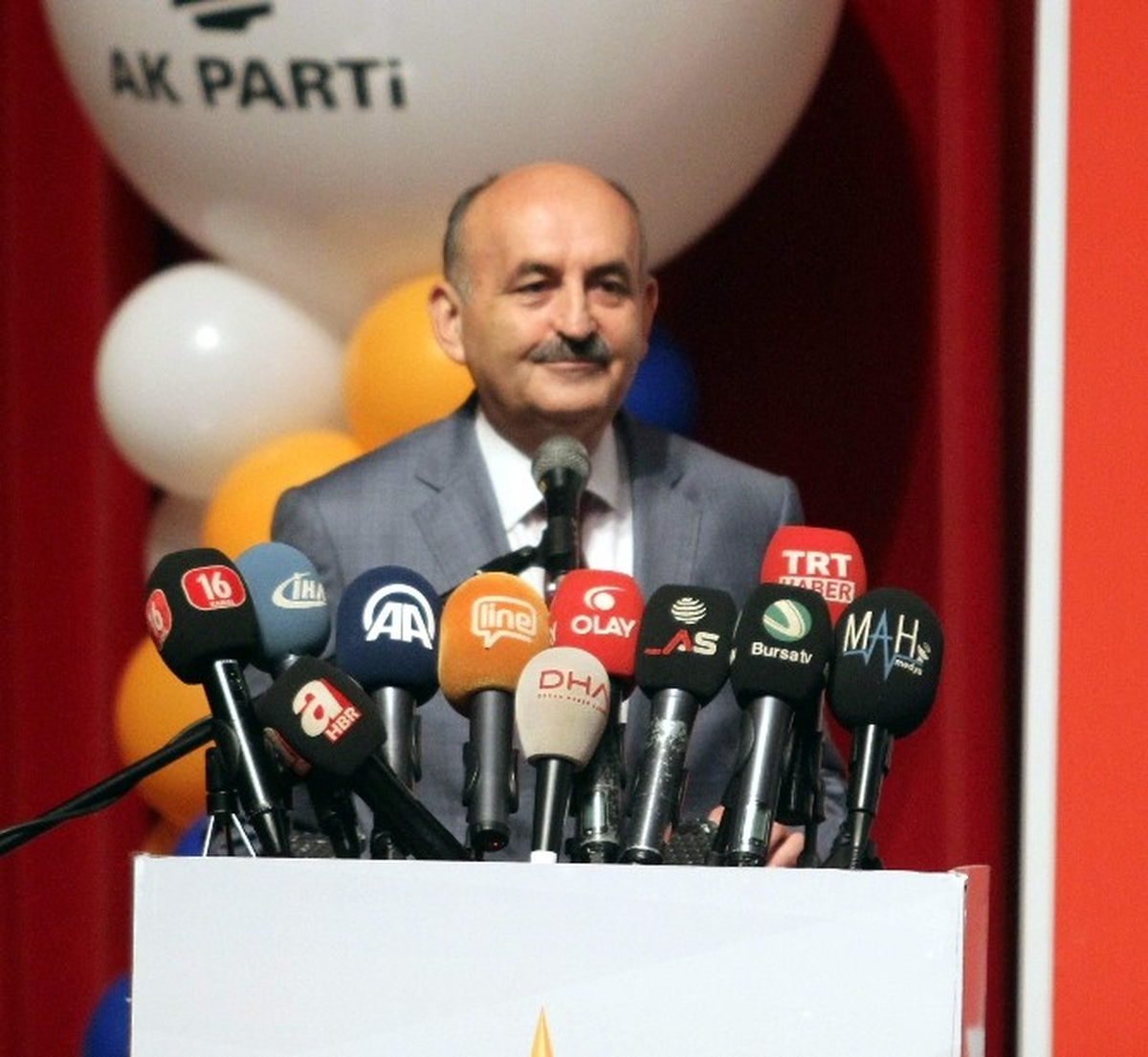 Müezzinoğlu: "Mağdur Olan 462 Kişi Görevine İade Edildi"