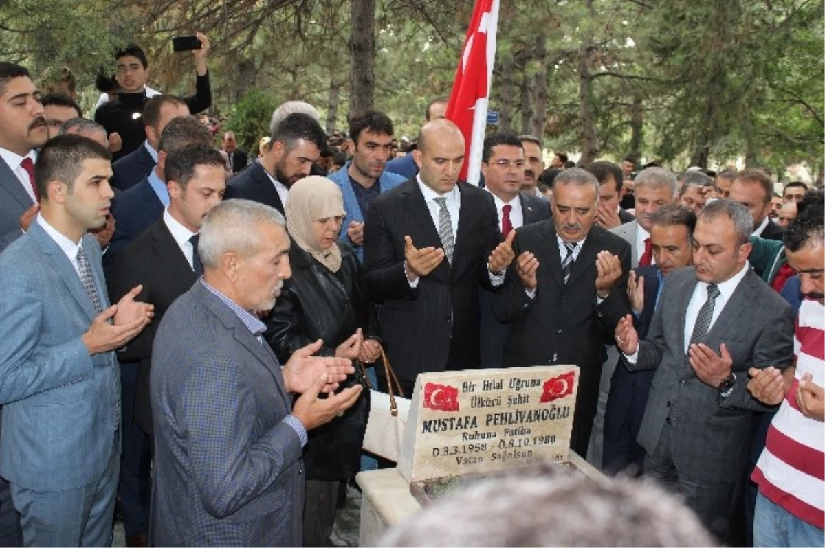 Mustafa Pehlivanoğlu Kabri Başında Dualarla Anıldı