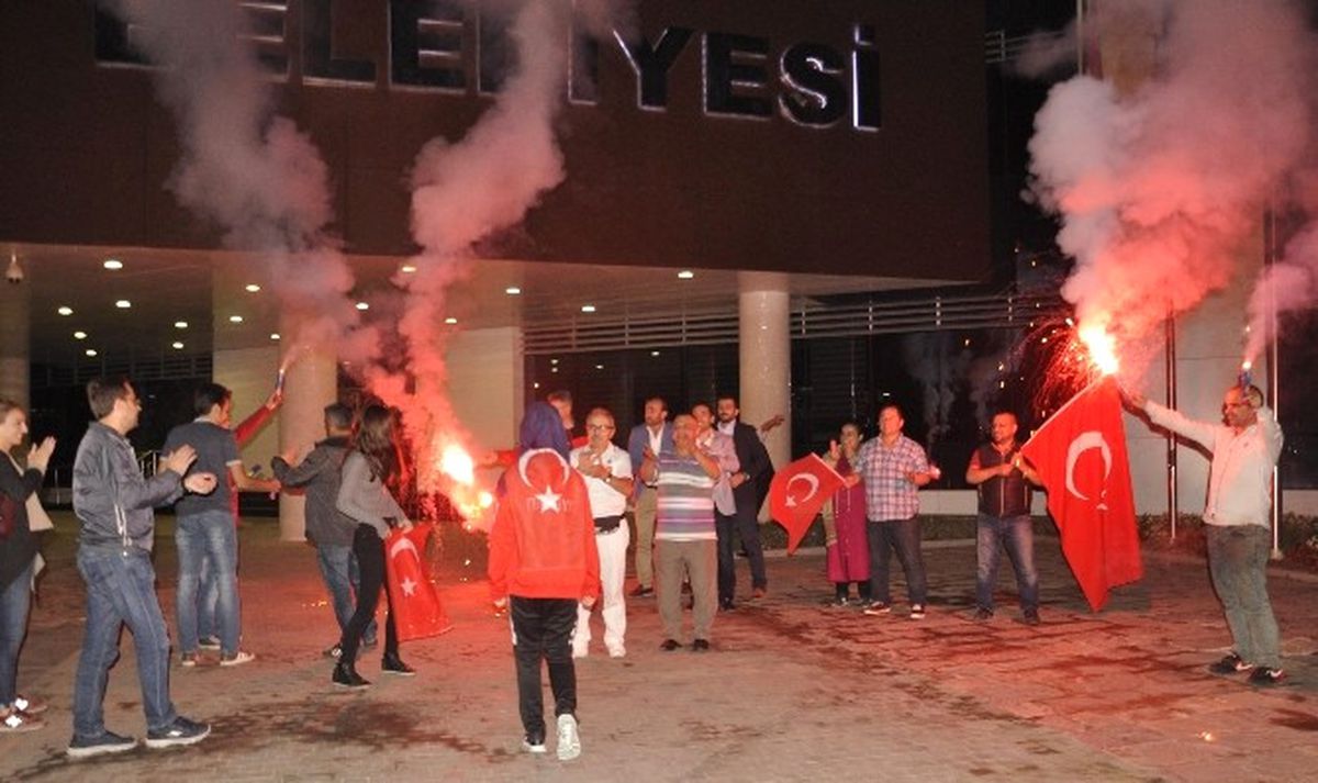 Peru\'da İki Madalya Alan Şevval Yarar\'a Coşkulu Karşılama
