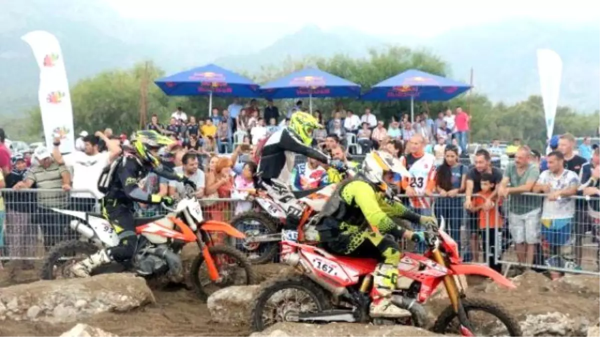 Görüntülü Haber) Red Bull Set To Sky Enduro Motosiklet Yarışı\'nı Lars Enöckl Kazandı