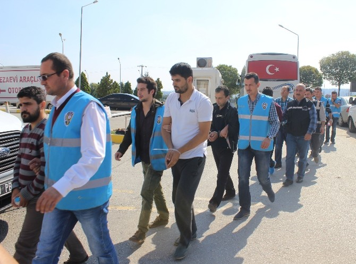 Sakarya\'da Fetö Soruşturması: 10 Kişi Tutuklandı, 27 Kişi Adli Kontrol Şartıyla Serbest Bırakıldı