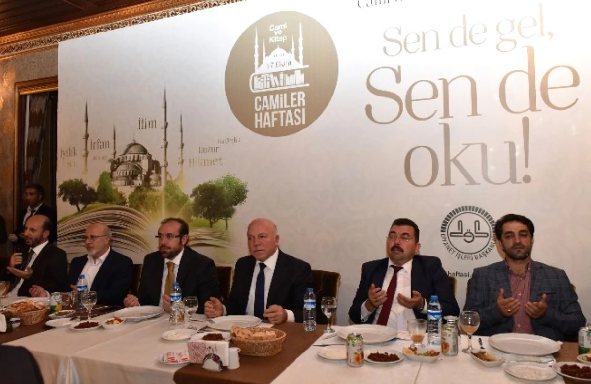 Sekmen: "Vahdet Olup Kur\'an-ı Kerim\'e Daha Çok Sarılalım"