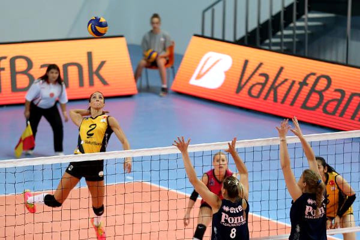 Vakıfbank Yeni Evinde İlk Galibiyetini Aldı