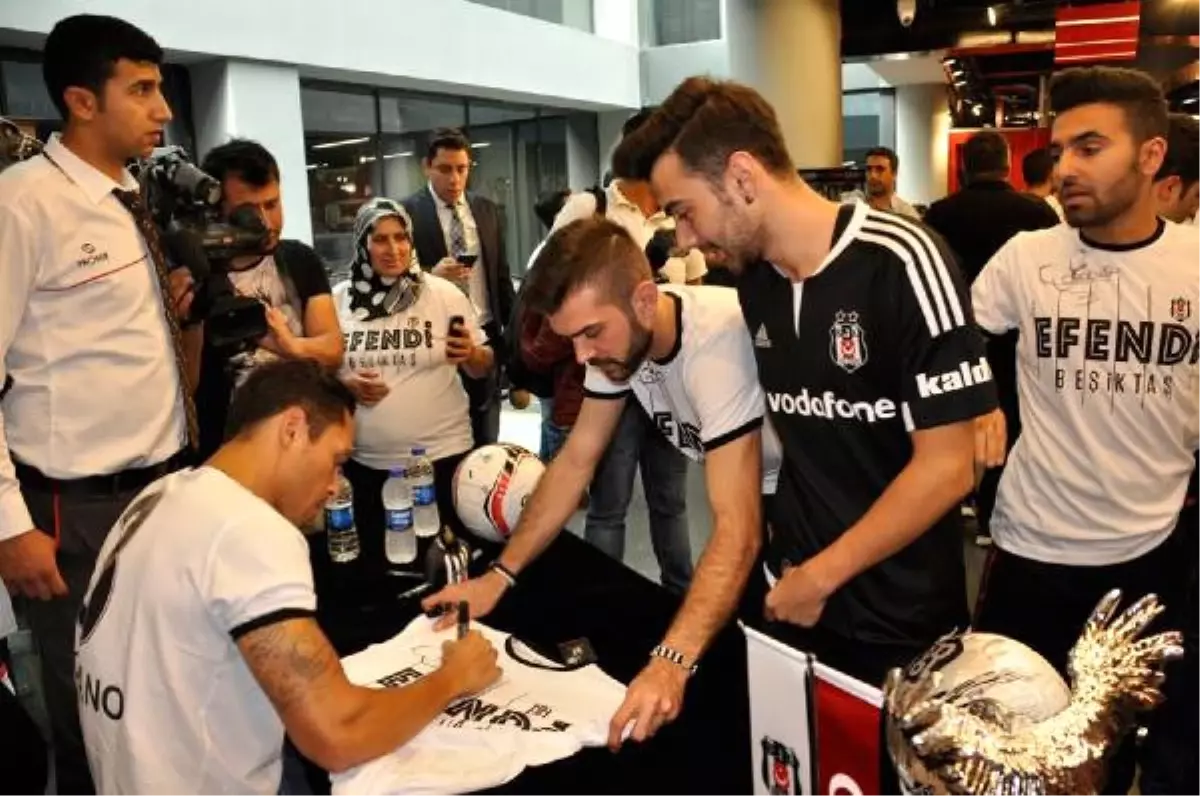 Vodafone Arena\'da Adriano Coşkusu