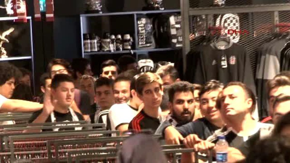 Vodafone Arena\'da Adriano Coşkusu