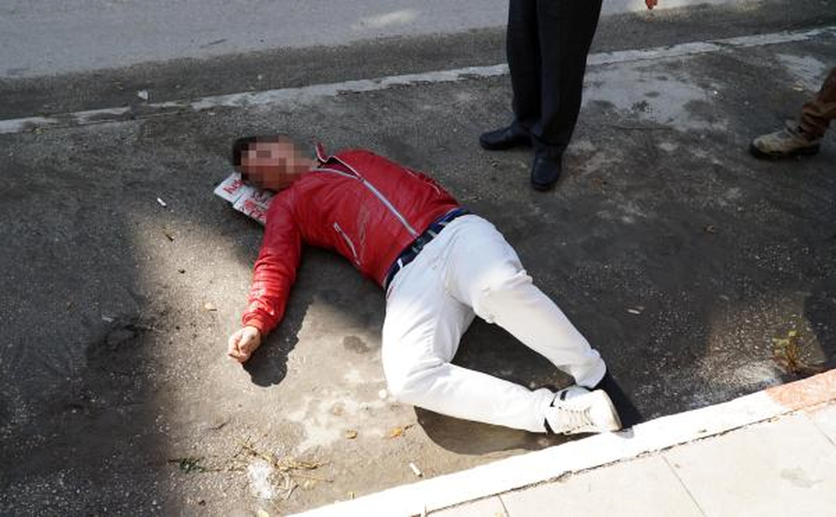 İbretlik Görüntü! Yol Ortasında Bonzai Komasına Girdi