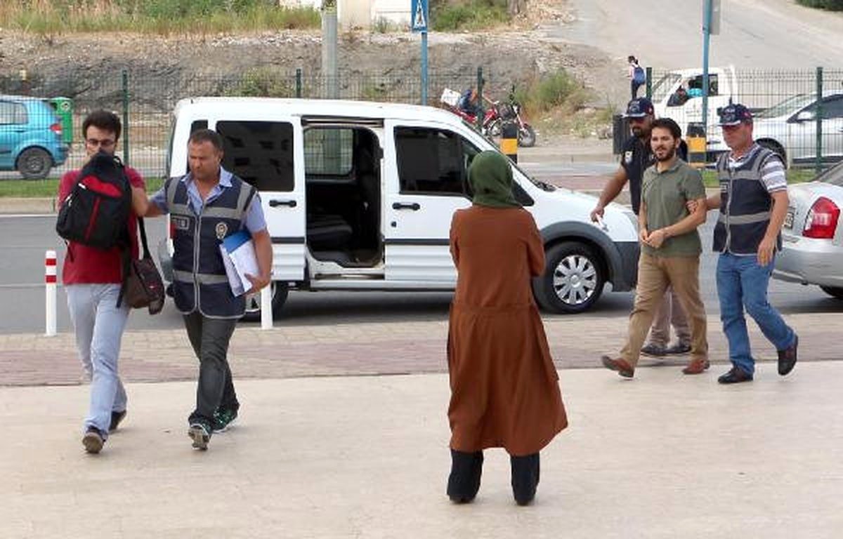 Alanya\'da Fetö Şüphelisi 2 Öğretmen Tutuklandı
