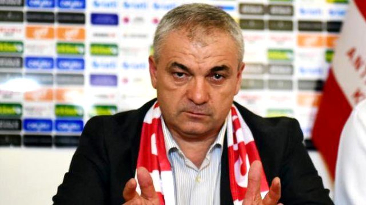 Çalımbay\'a Antalyaspor\'daki İlk Antrenmanında Torun Sürprizi