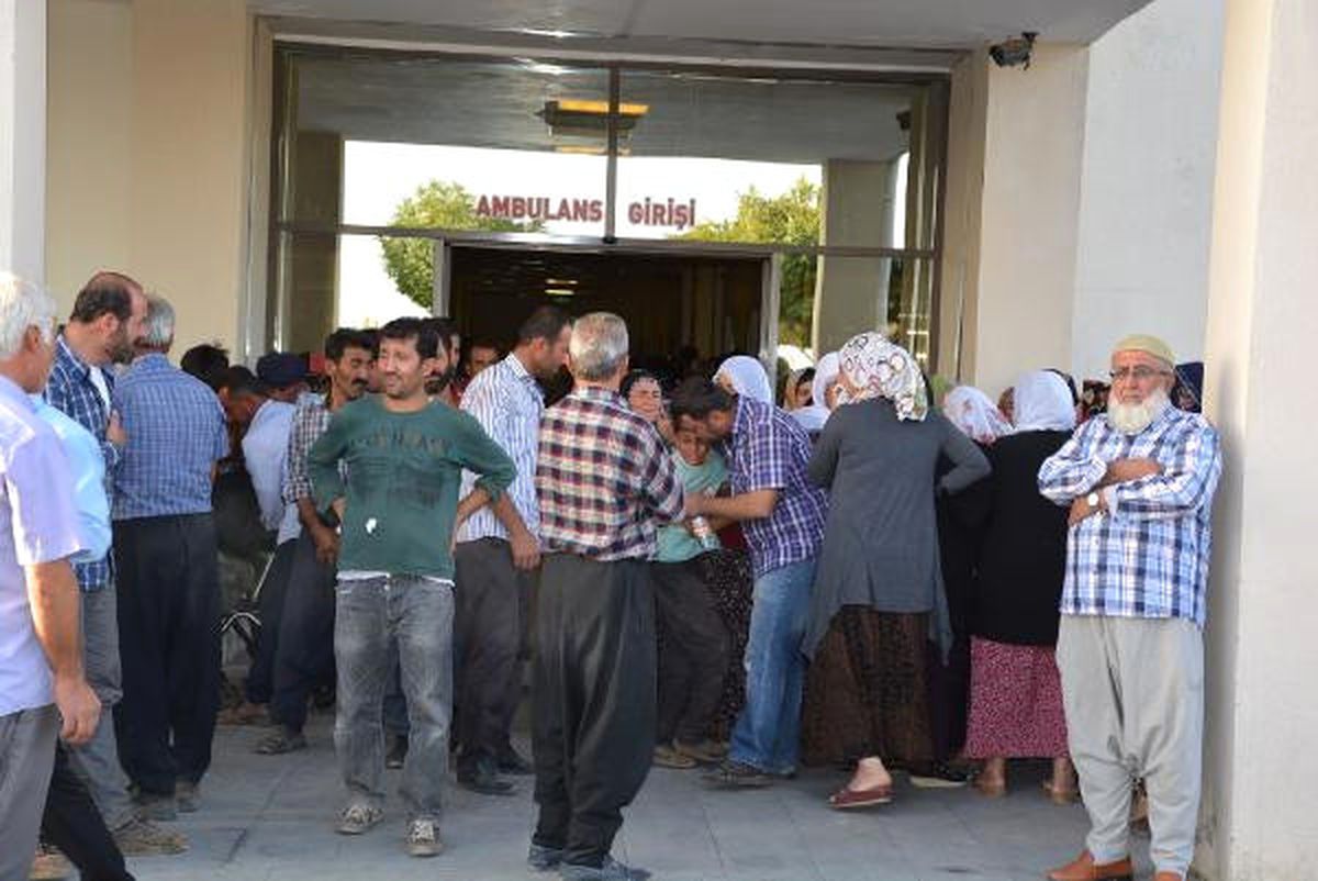 Besni\'de Traktör Devrildi: 2 Ölü, 1 Yaralı