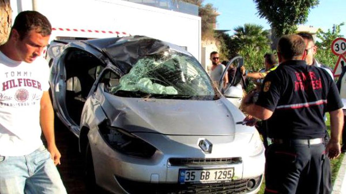 İzmir\'de Trafik Kazası: 2 Yaralı