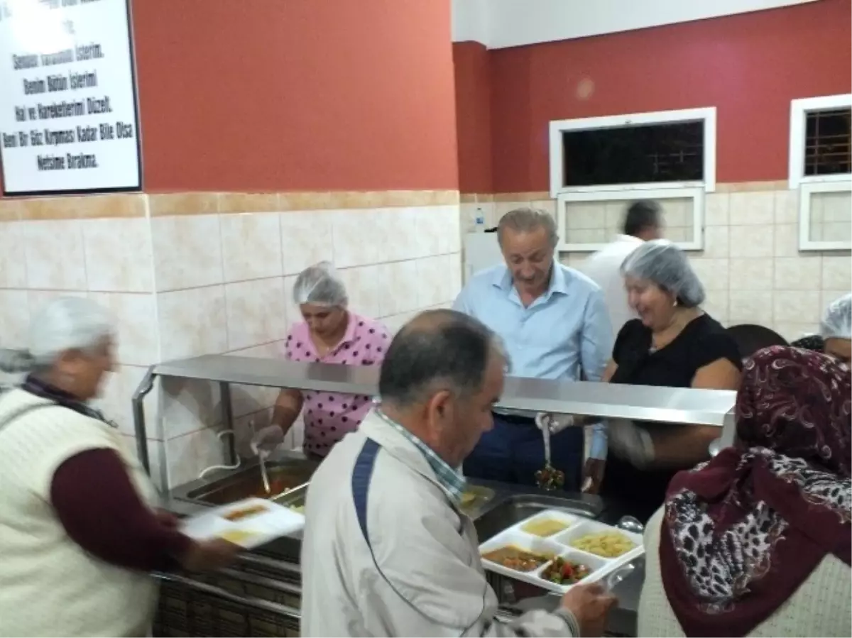 Didim Cemevinde Muharrem Ayı Yemeği