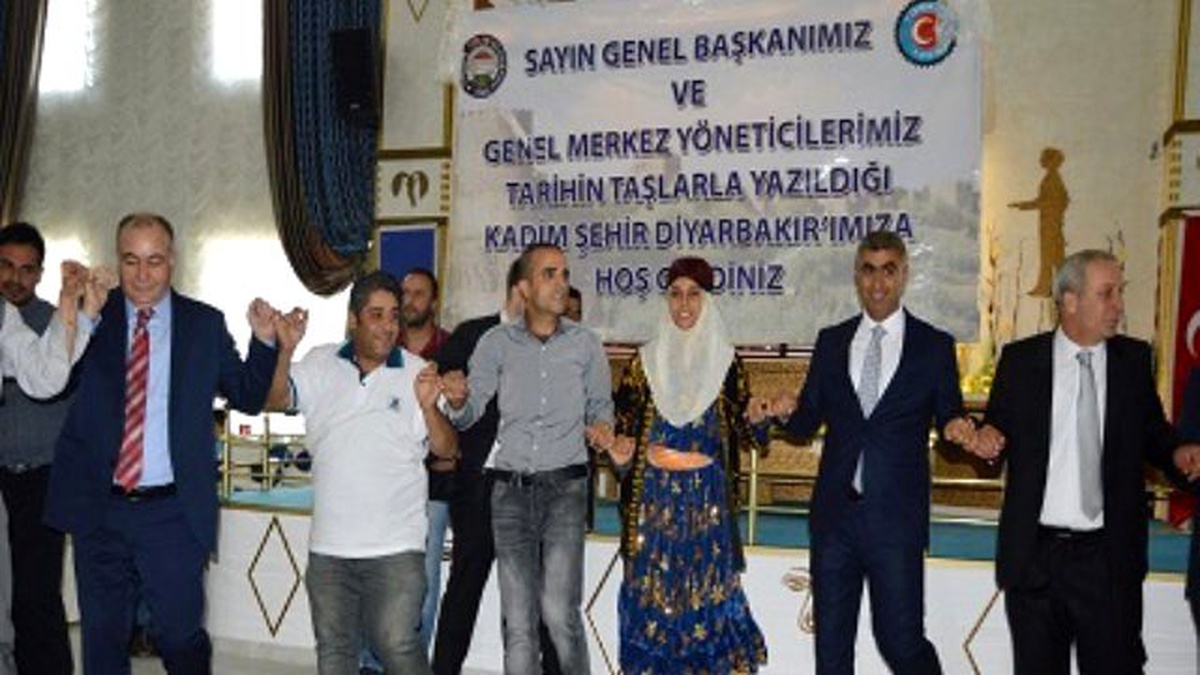 Diyarbakır\'da Taşeron İşçilerin Kadro Sevinci