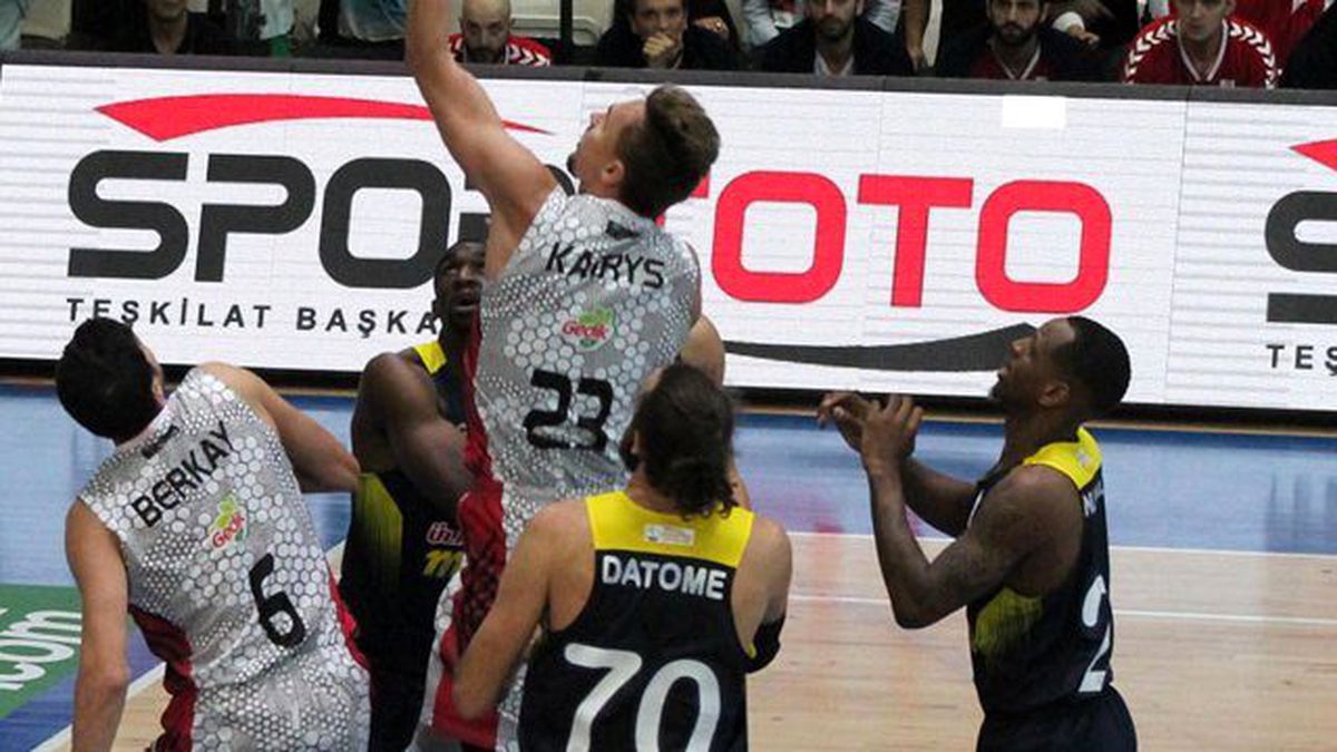 Fenerbahçe Deplasmanda Muratbey Uşak Sportif'e 71-70 Yenildi