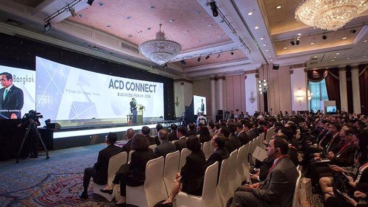 FETÖ Bağlantılı Derneğin Yöneticisi Salondan Çıkarıldı