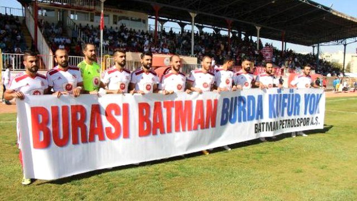 Görüntülü Haber) Batman Petrolspor\'dan "Burası Batman Burada Küfür Yok" Kampanyası