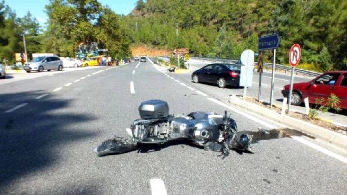 Görüntülü Haber) Motosiklet Köprü Korkuluklarına Çarptı: Sürücü Yaralandı, Eşi Öldü