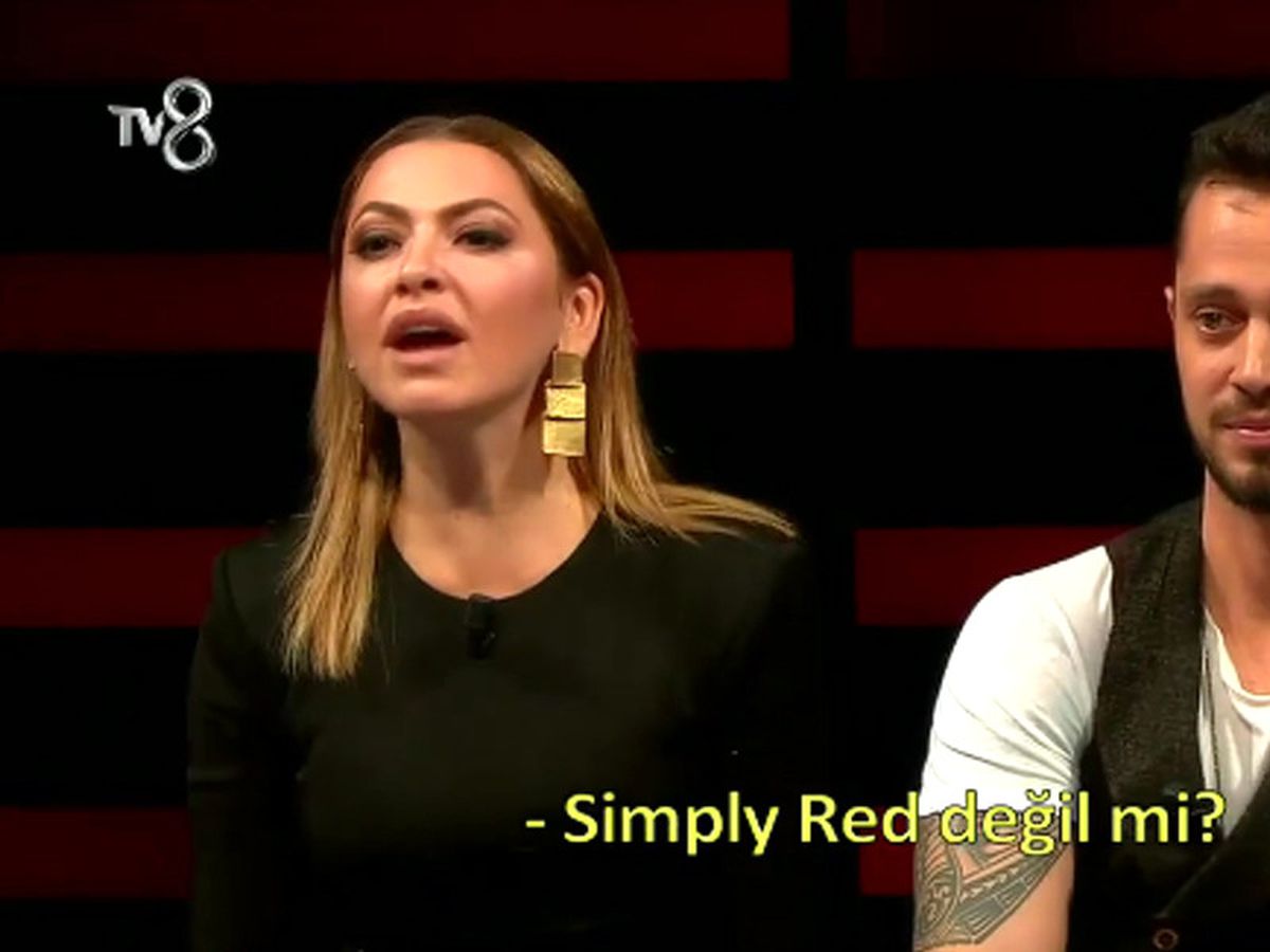 Hadise Yarışmacıyı Sahnede İkna Etti!