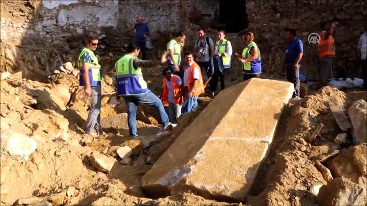 Milas\'ta 2 Bin 400 Yıllık Oda Mezar Bulundu