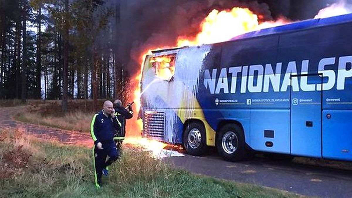 İsveç Milli Takımı'nın Otobüsünde Yangın Çıktı