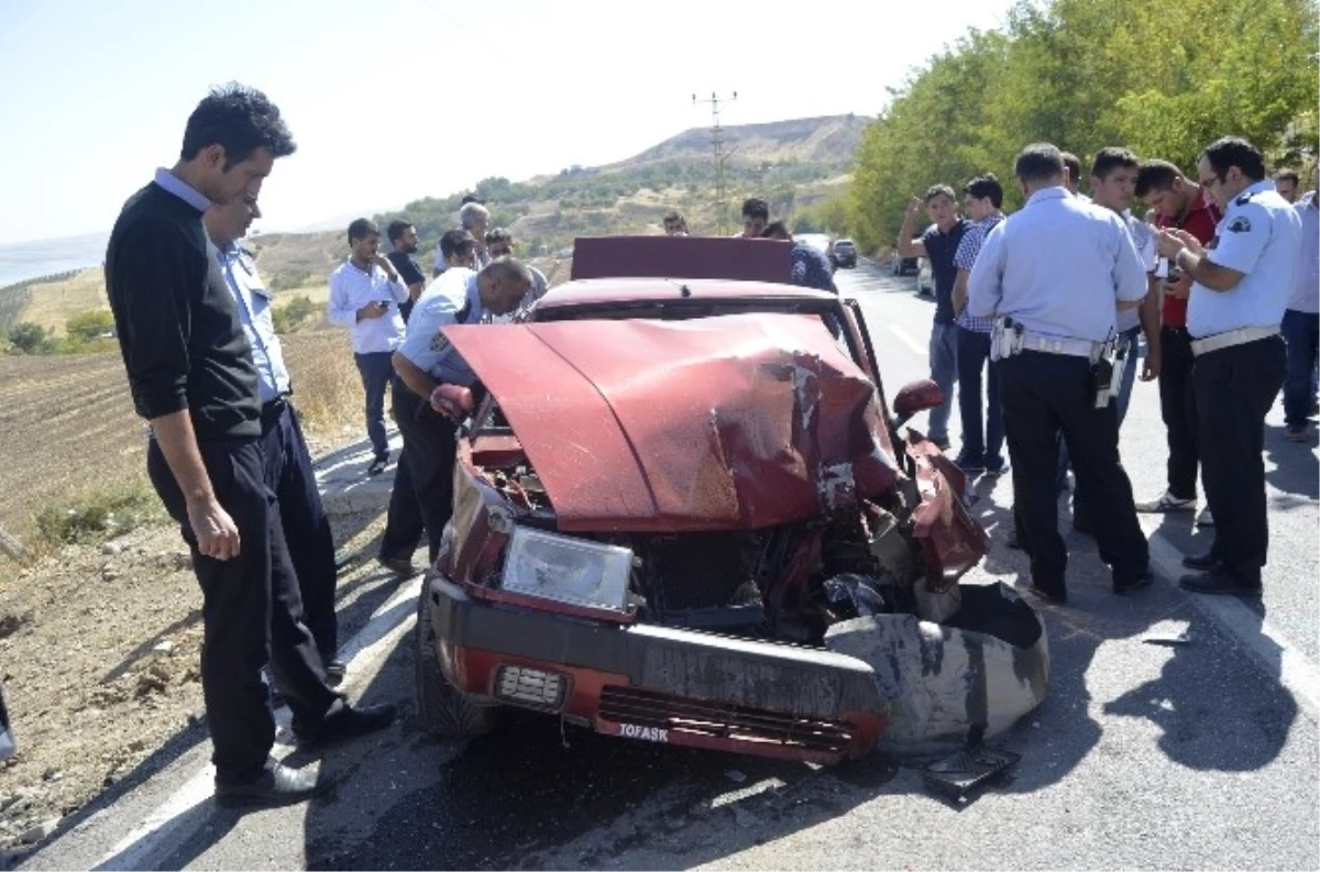 Kahta\'da Trafik Kazası: 1 Ağır Yaralı