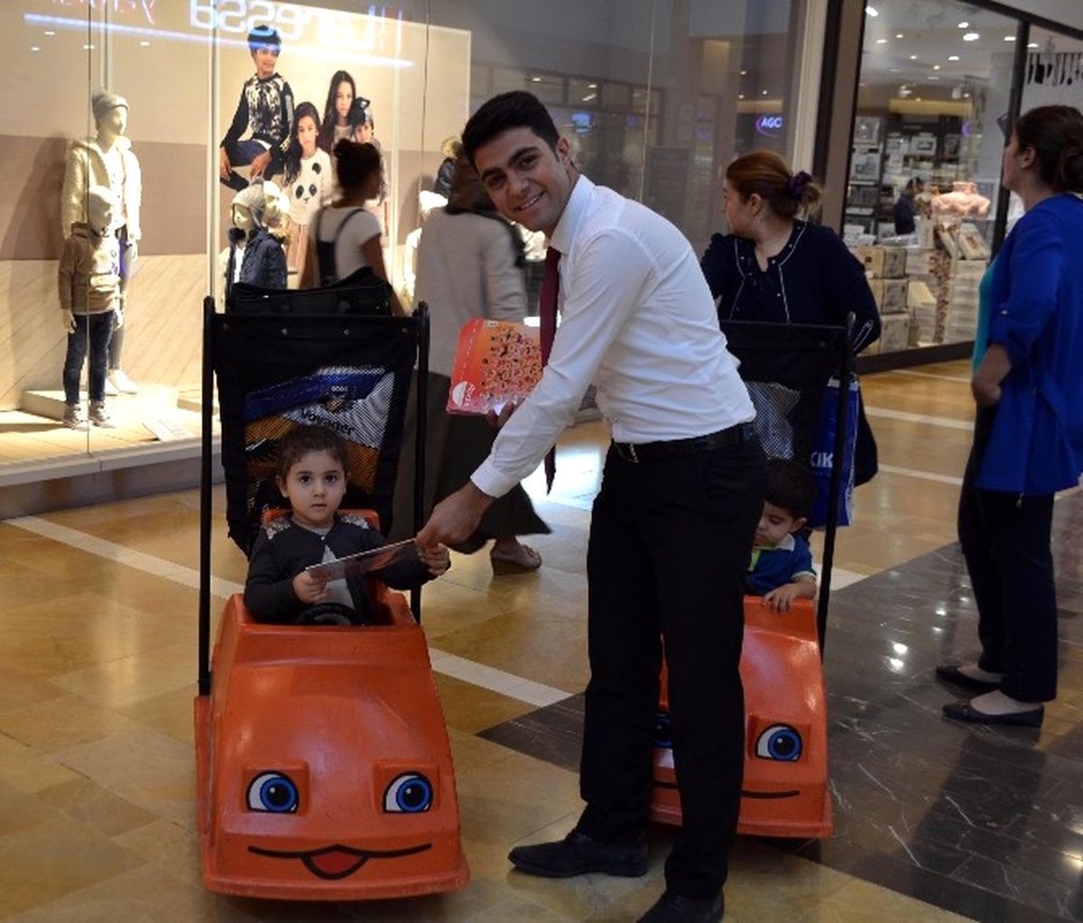 Miniklere Dünya Çocuk Günü Sürprizi