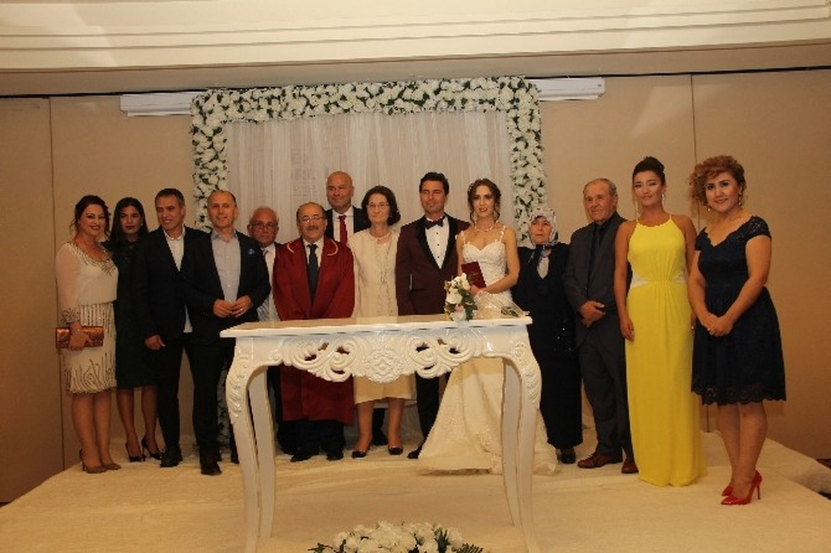 Muharrem Usta ve Ersun Yanal Nikah Şahitliği Yaptı