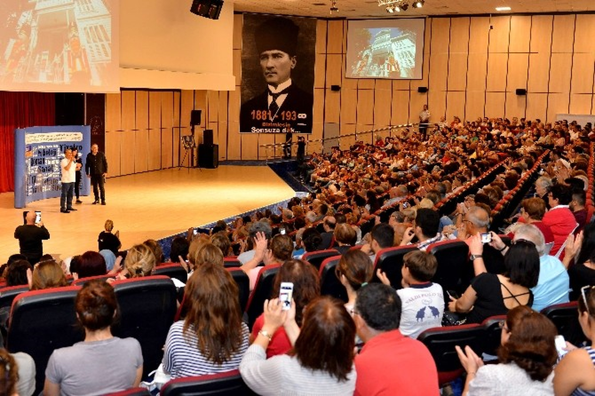 Muratpaşa Söyleşileri Sunay Akın\'la Başladı