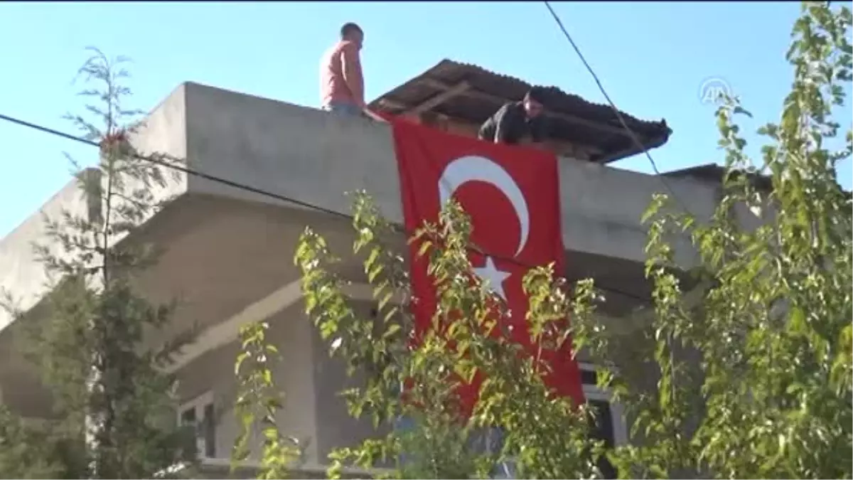 Şehit Uzman Çavuş Hasan Aydoğdu\'nun Ailesine Acı Haber Verildi