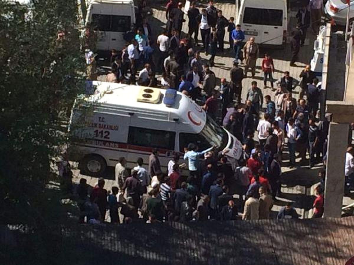 Şemdinli\'de Karakola Bombalı Araçla Saldırı; 8 Asker Şehit (4)