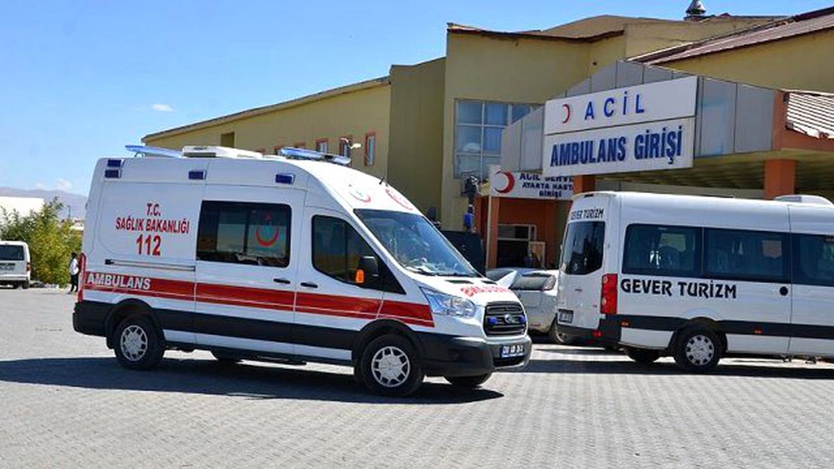 Son Dakika! Şemdinli'de Bomba Yüklü Araçla Saldırı: 10'u Asker 18 Şehit