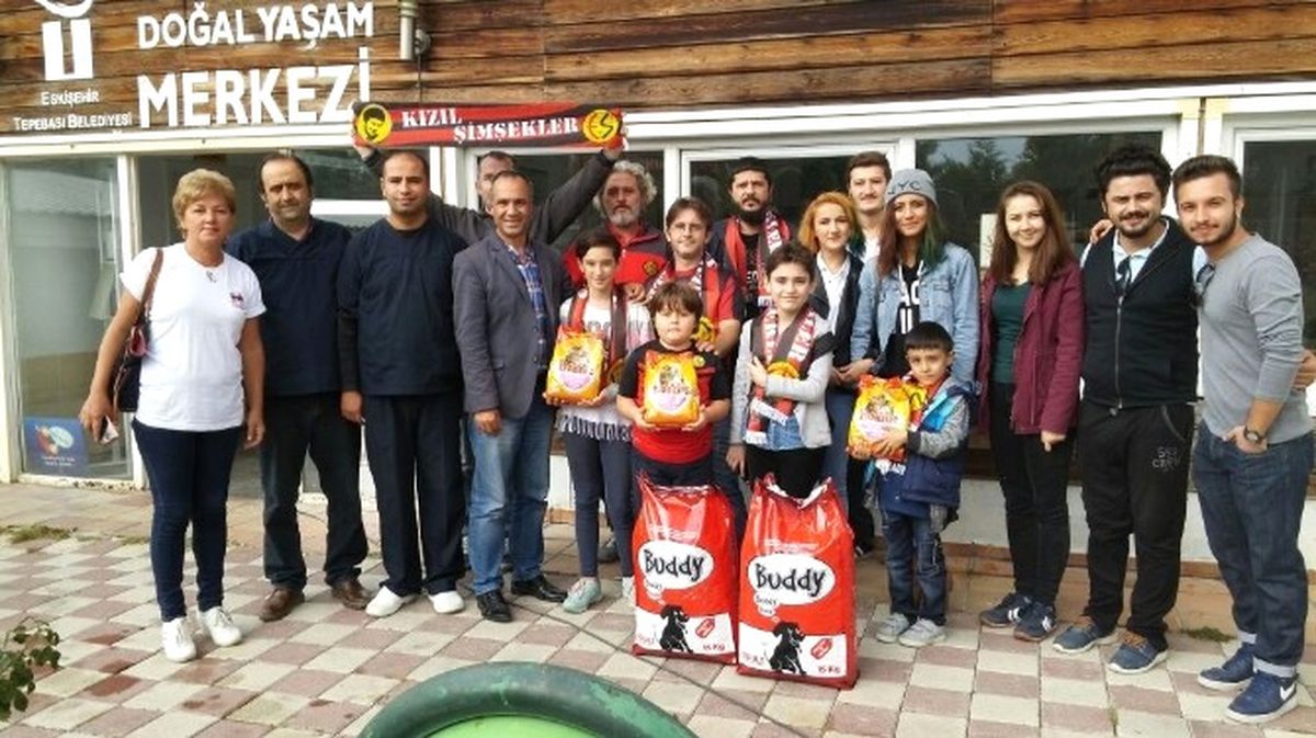 Taraftardan Tepebaşı\'na Anlamlı Bağış