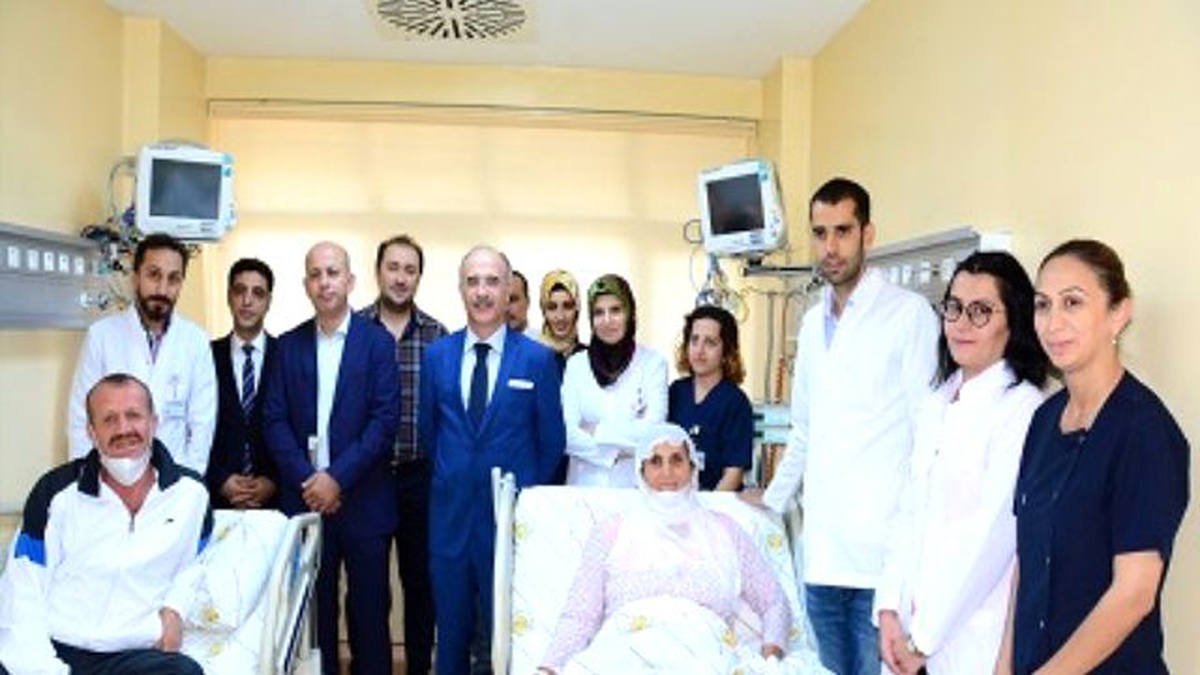 25 Yıllık Eşine Böbreğini Verdi