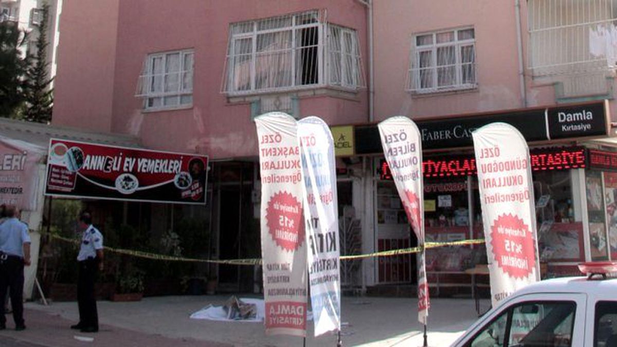 8 Yıl Önce Ağabeyi Tarafından Ailesinin Katledildiği Yerde İntihar Etti