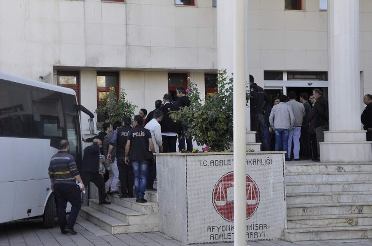 Afyonkarahisar\'daki Fetö Operasyonunda 19 Kişi Adliyeye Sevk Edildi