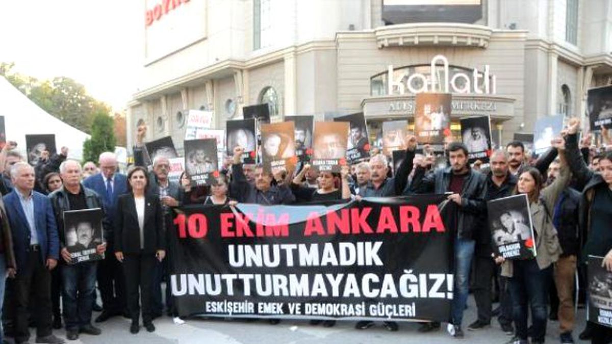 Görüntülü Haber) Ankara\'daki Bombalı Saldırı Eskişehir\'de Protesto Edildi