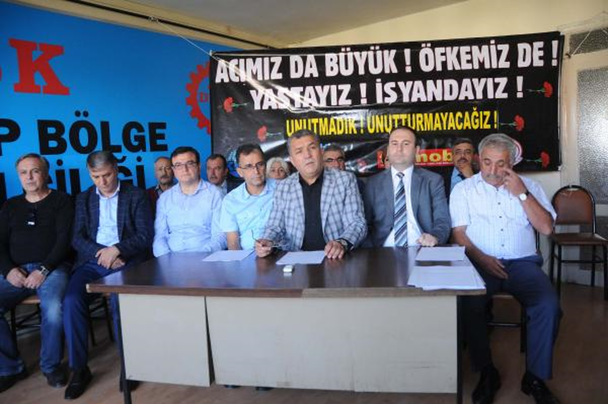 Ankara Garı\'ndaki Saldırıda Ölenler Gaziantep\'te Anıldı