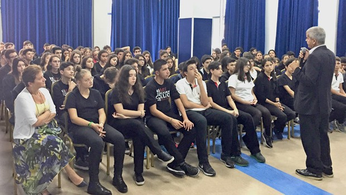 Bağımlılık Semineri Düzenleyen Okula \'Yeşil Bayrak\'