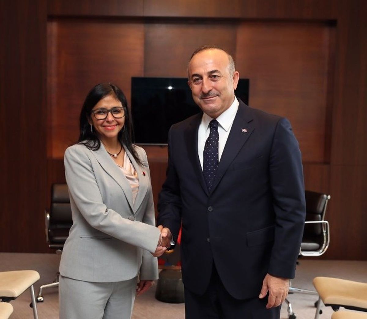 Bakan Çavuşoğlu, Venezuela Dışişleri Bakanı Rodriguez ile Görüştü