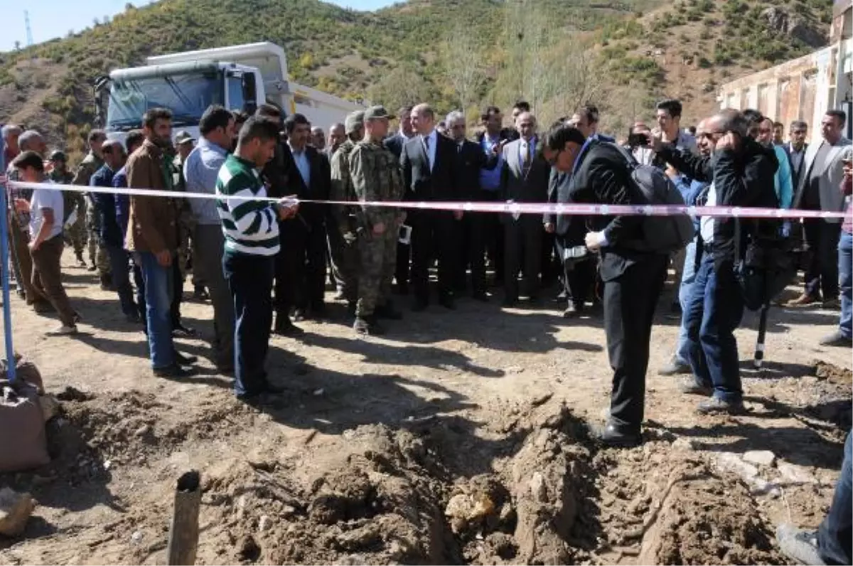 Bakan Soylu, 10 Askerin Şehit Olduğu, 5 Sivilin Yaşamını Yitirdiği Saldırı Bölgesinde