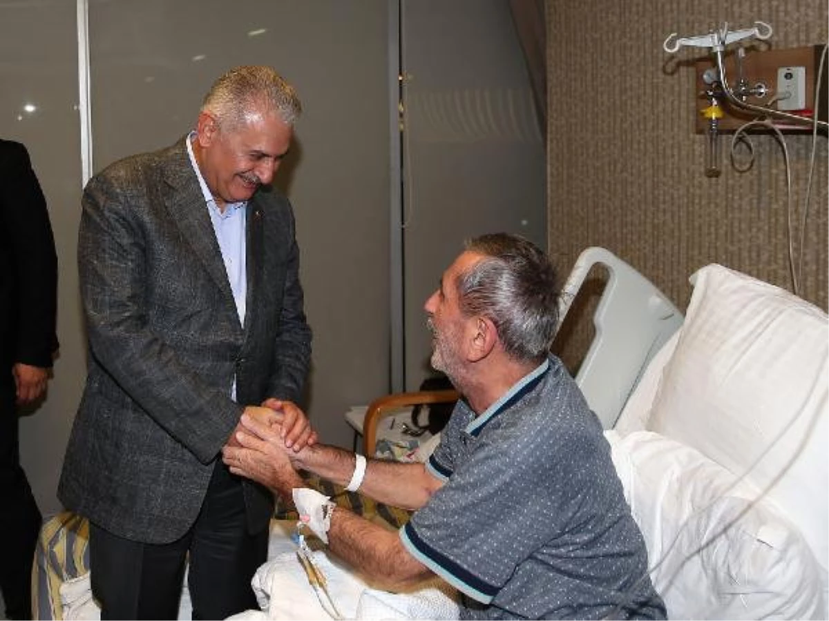 Başbakan Yıldırım Bağcılar\'da Bir Hastanede Hasta Ziyaretinde Bulundu
