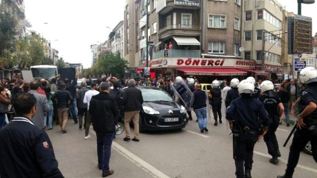 Talatpaşa Bulvarı\'ndan Ankara Garı\'na Yürümek İsteyen Gruba İkinci Müdahale