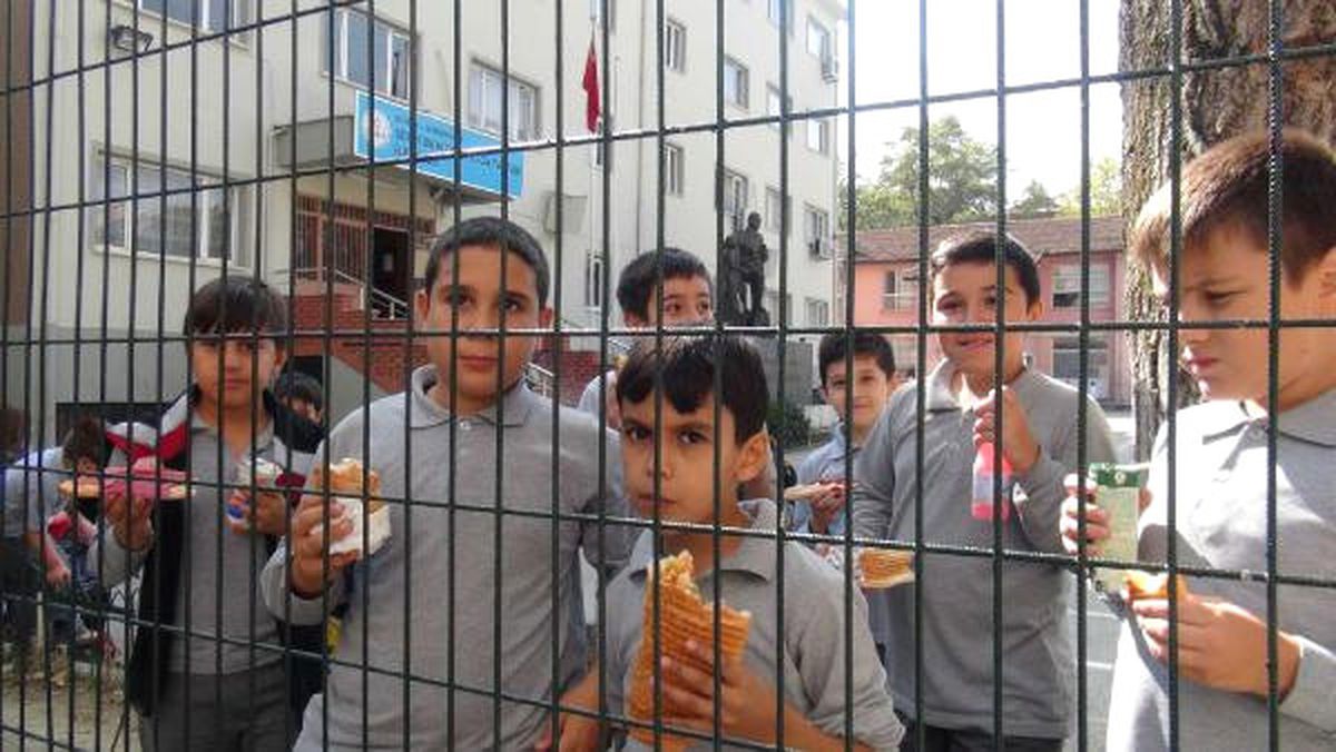 Bursa'daki Okulda Yemek Saatine Kartlı İzin