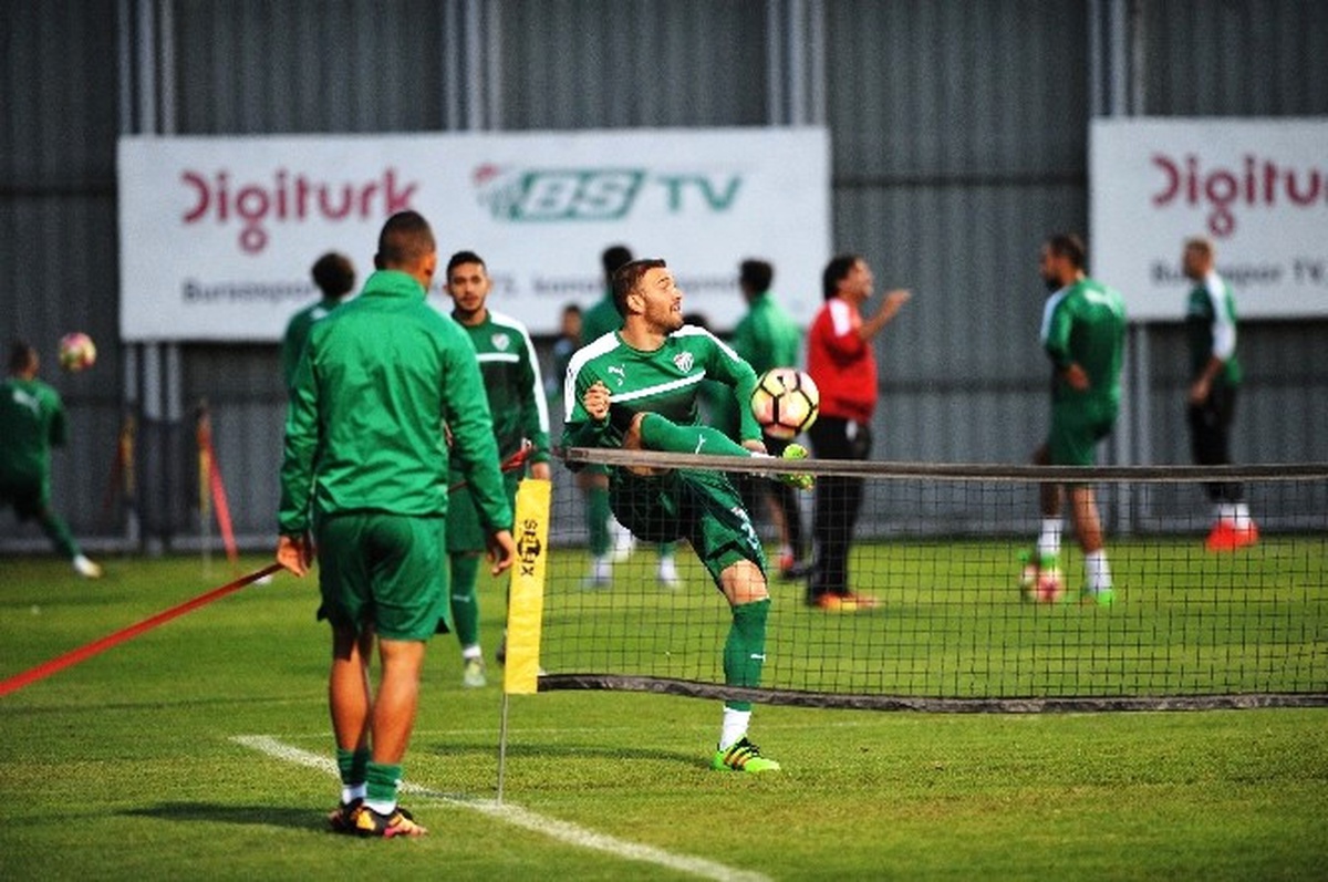 Bursaspor\'da 3 İsim Gribal Enfeksiyon Geçirdi