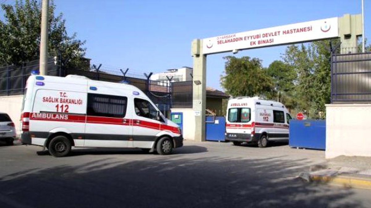 Diyarbakır\'da Askeri Üsse Terör Saldırısı: 1 Şehit, 6 Yaralı