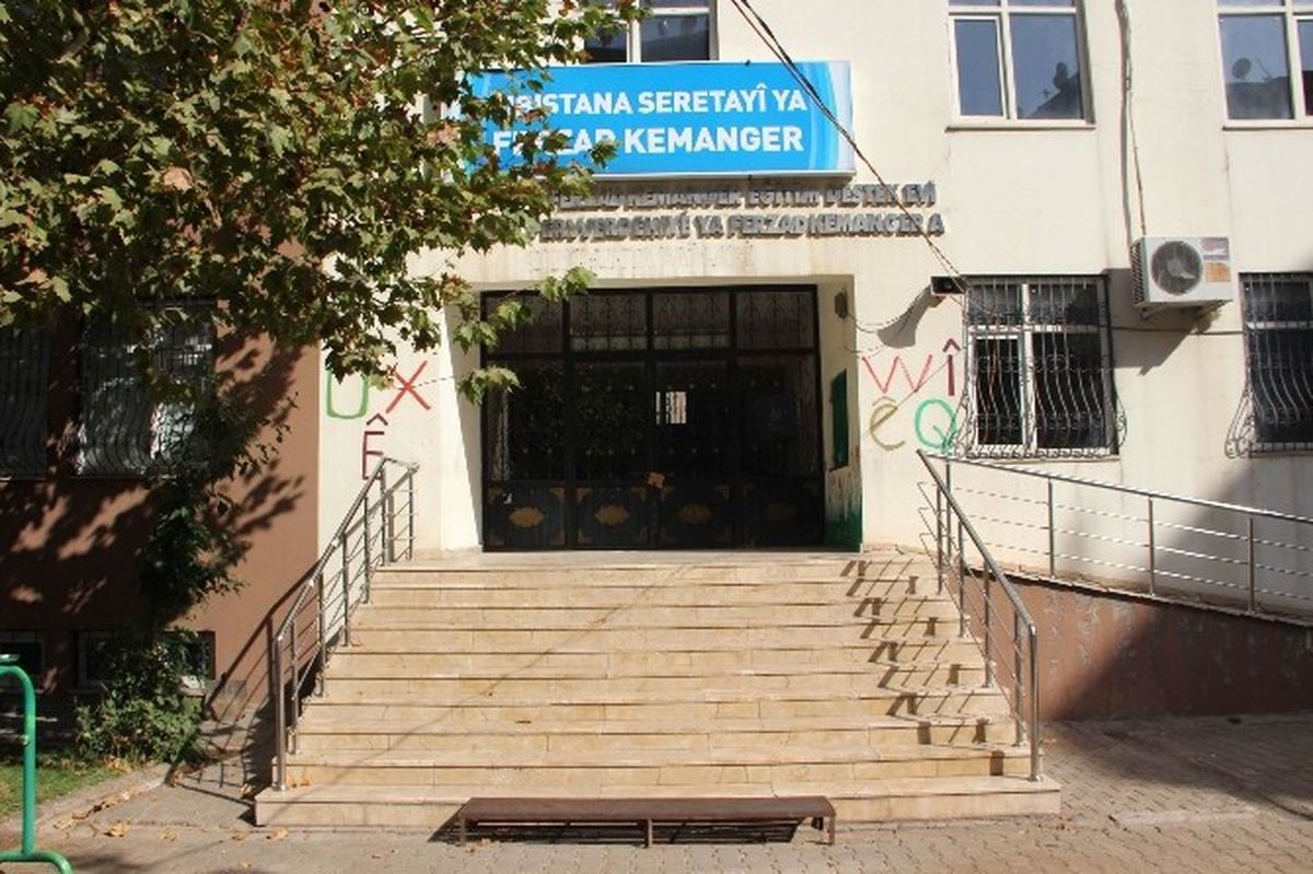 Diyarbakır\'da Kürtçe Eğitim Veren Özel Okul Kapatıldı