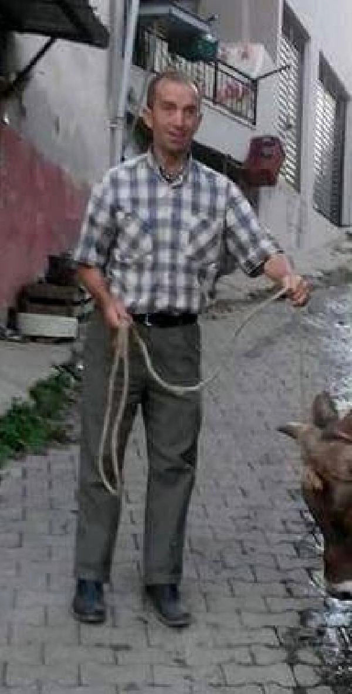 Evinin Önünde Göğsünden Vuruldu