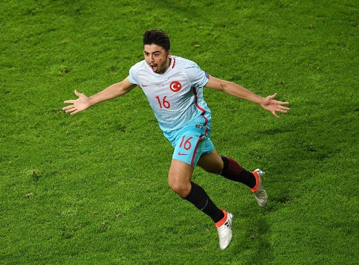 Fenerbahçe\'ye Ozan Tufan Şoku