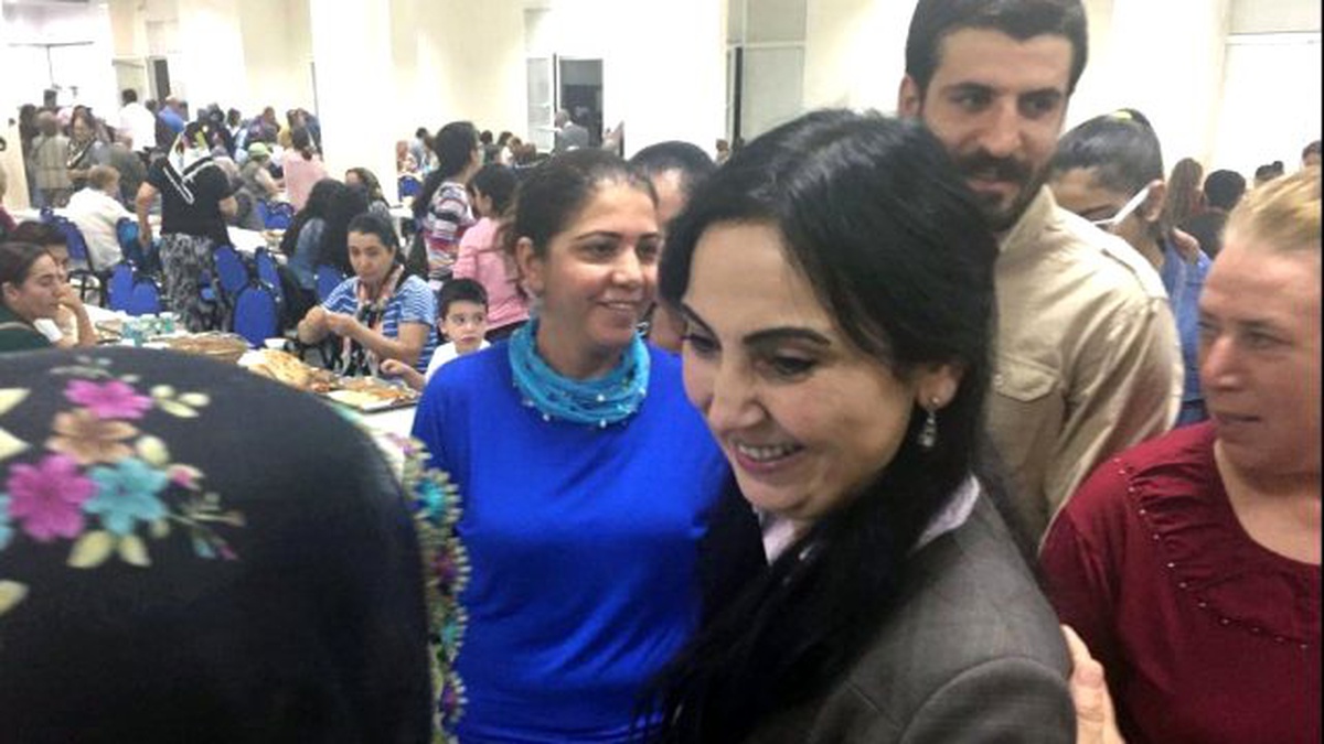Figen Yüksekdağ, Muharrem Lokması Dağıttı
